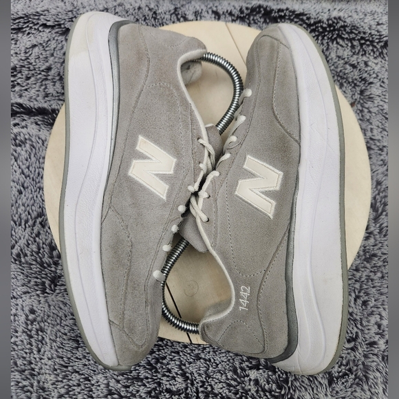 New Balance 1442 Women’s Size 8 - Picture 6 of 9